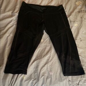 Women’s 3/4 Length Black Leggings with Pocket